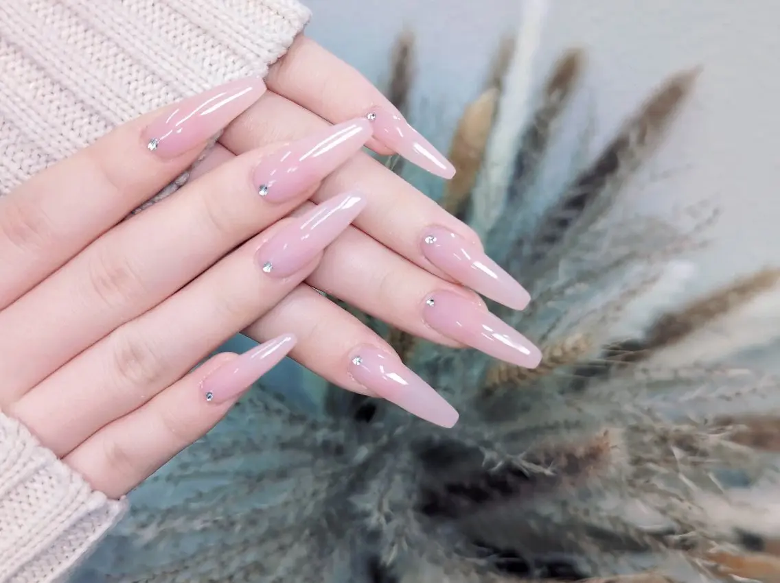 ネイル チークネイル 成人式 長さ出し フラッシュネイル フレンチネイル Chouette Nailのネイルデザイン