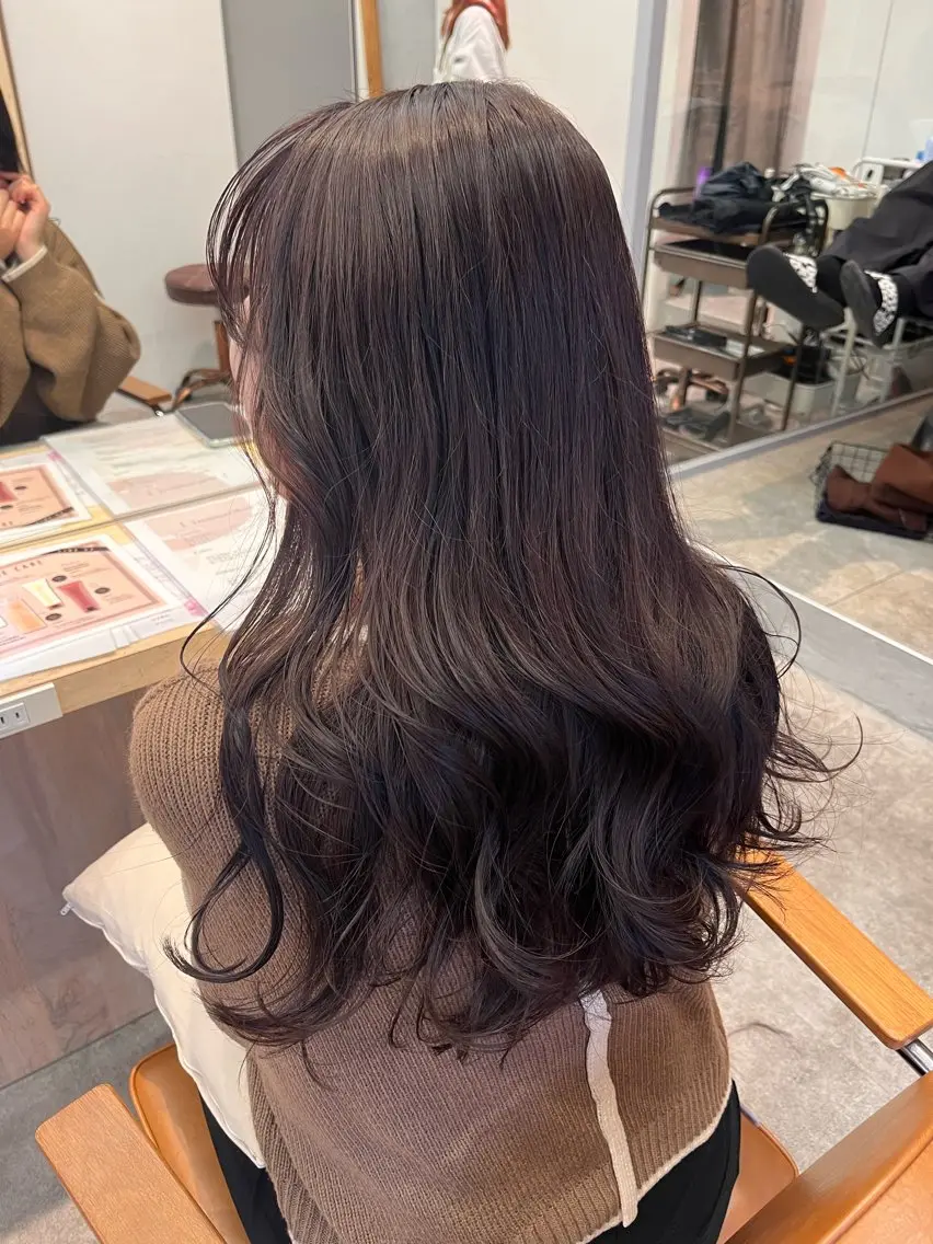 ロング 髪質改善 トリートメント 酸熱トリートメント ヘアカラー Yui⭐️ 透け感カラーのヘアスタイル