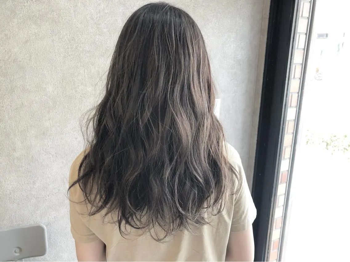 ロング カラー 顔周りレイヤーカット ブリーチminamiのヘアスタイル