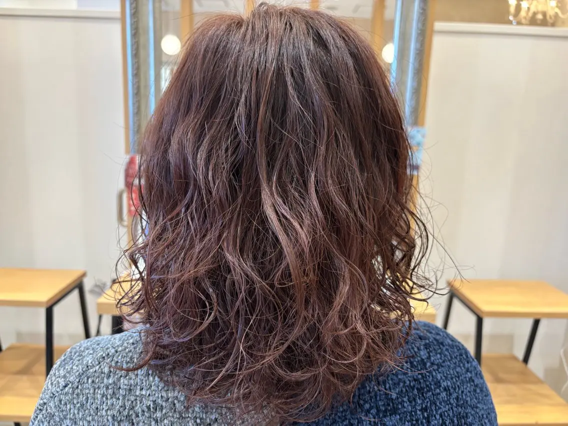セミロング パーマ かわにし ゆきのヘアスタイル