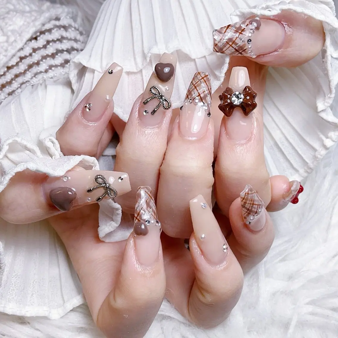 ネイル アートネイル チークネイル 長さ出し フラワーネイル フレンチネイル ハンドネイル NEW NAIL 池袋のネイルデザイン