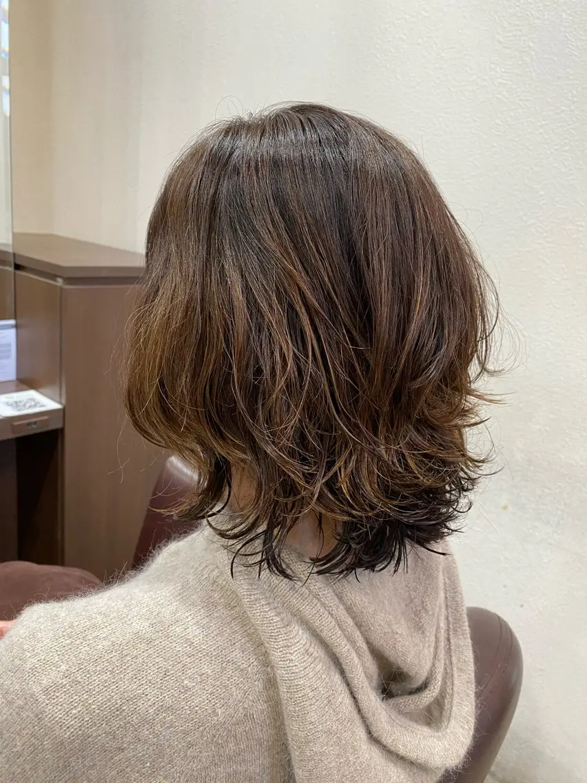 ミディアム パーマ ハイライト 仲井 充のヘアスタイル
