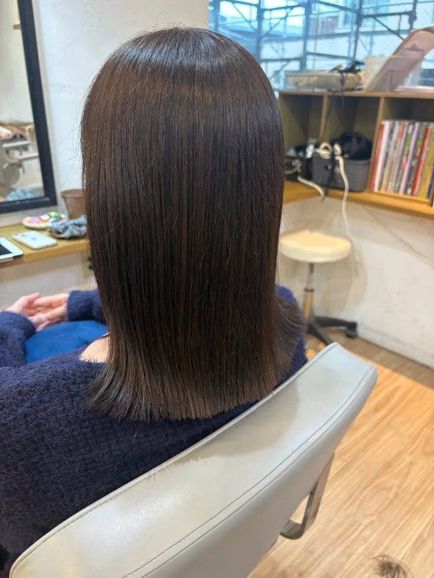セミロング カット ヘアカラー トリートメント 韓国ヘアー🇰🇷 MIWAのヘアスタイル