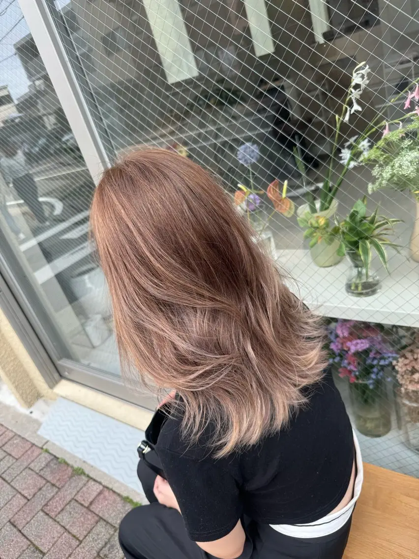 ロング カラー バレイヤージュ ブリーチ グラデーションカラー 外国人風カラー レイヤーカット 花見 亜沙美のヘアスタイル