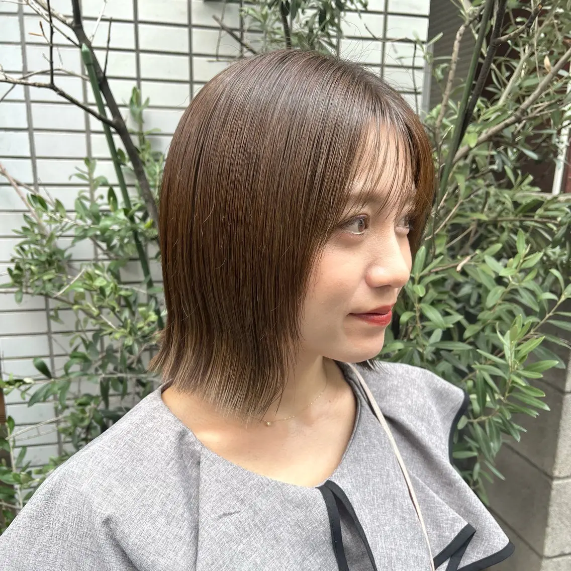 ミディアム カラー 切りっぱなしボブ アッシュ ベージュカラー ブリーチ ブリーチなしカラー 透明感カラー/ 髪質改善/レイヤーのヘアスタイル