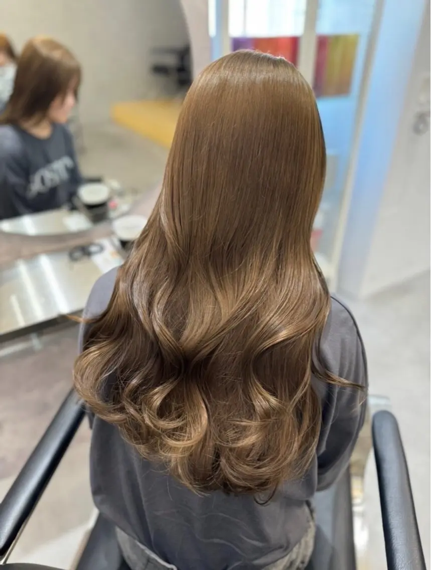 ロング カラー ベージュカラー ブリーチ ブリーチなしカラー 学生 トリートメント 仙台/ベージュ／ 艶カラー／三宅空翔のヘアスタイル