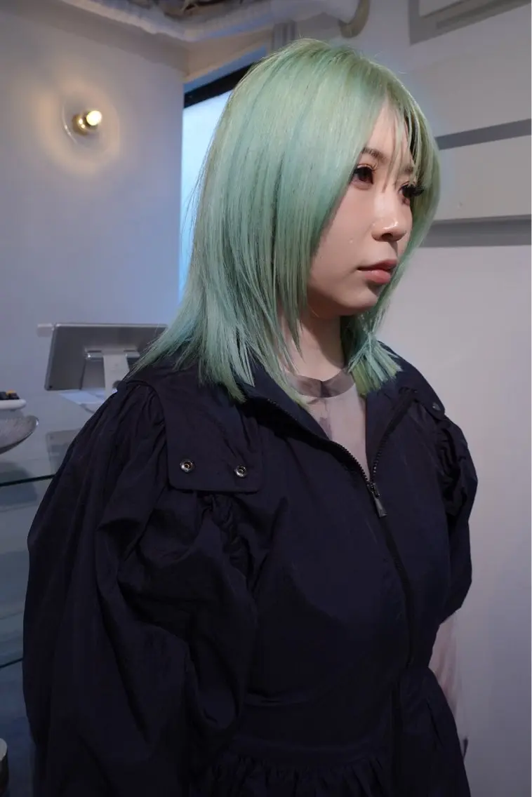 ミディアム カラー 顔周りレイヤーカット ブリーチminamiのヘアスタイル