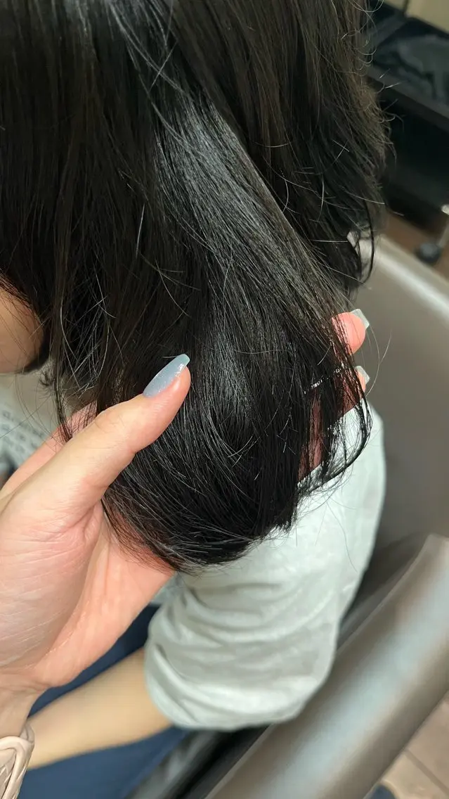 カラー ヘアカラー 山地 花奈のヘアスタイル