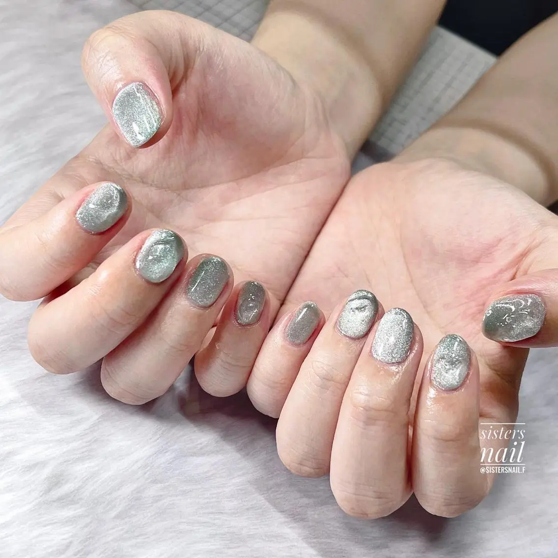 ネイル アートネイル グリーン キラキラネイル マグネットネイル ニュアンスネイル sisters nail.fのネイルデザイン
