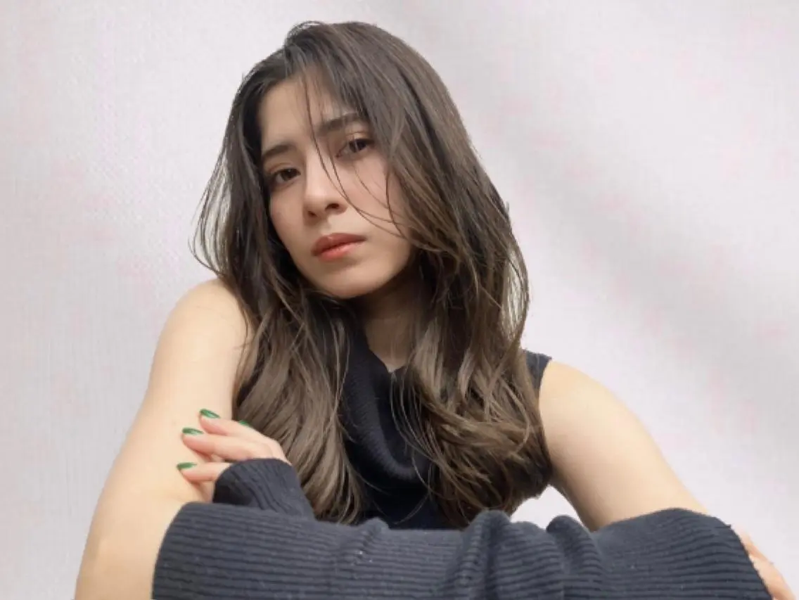 ロング カラー パーマ アディクシーカラー アッシュ バレイヤージュ ミストバング ブリーチ カット ヘアカラー トリートメント 初めでも安心🌟 newi町田✂のヘアスタイル
