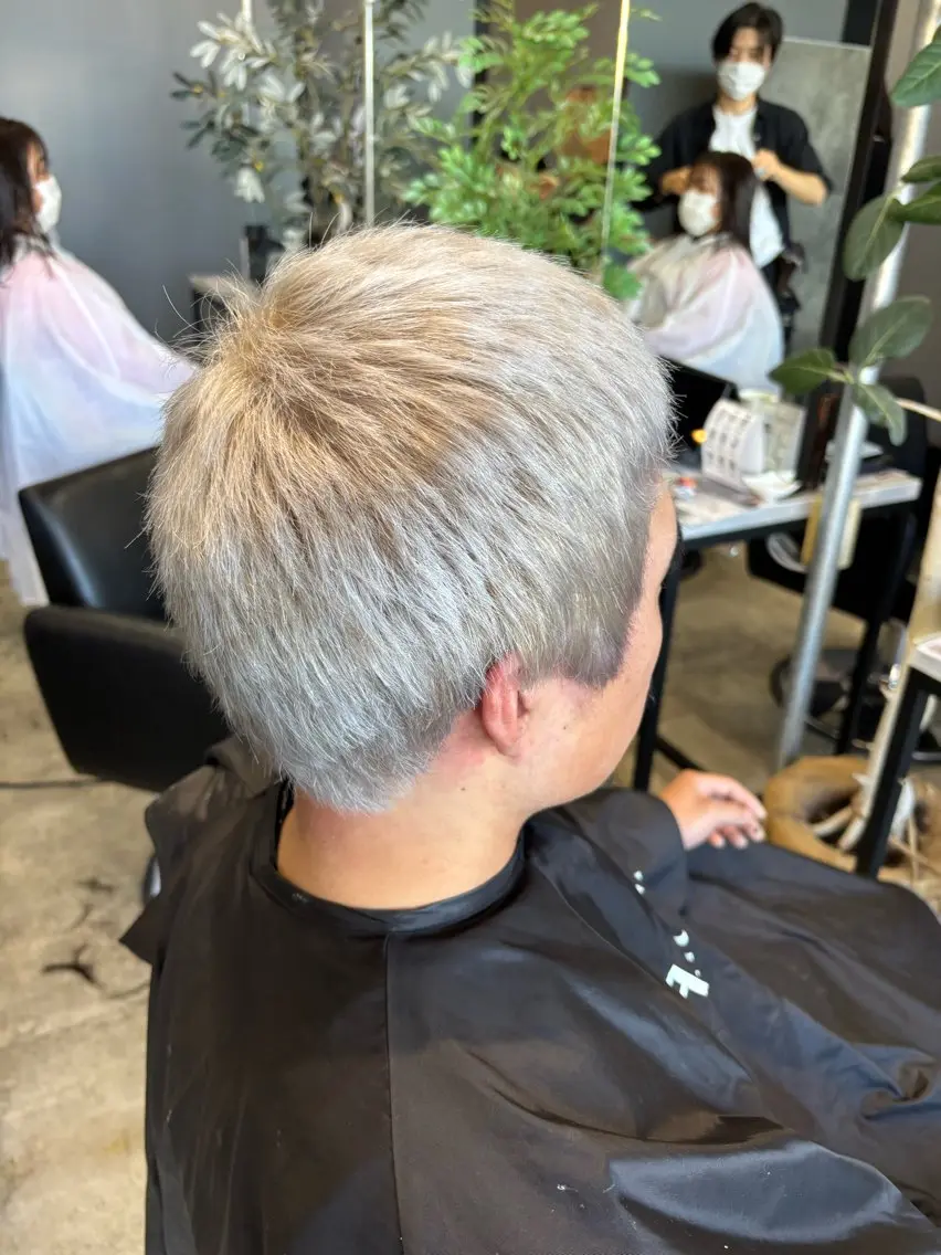 ショート カラー メンズ メンズブリーチ ブリーチ ブロンド ホワイトブロンド カット ヘアカラー ✂︎GLITTER ✂︎Yuu✂︎のヘアスタイル