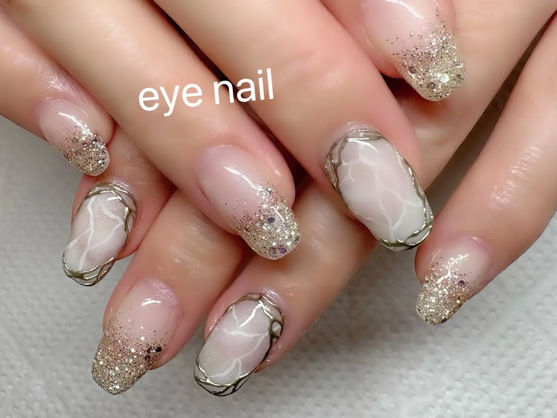 ネイル ジェルネイル ゴールド ラメ(グリッター) ラメグラデーション ミラーネイル Eye nailのネイルデザイン