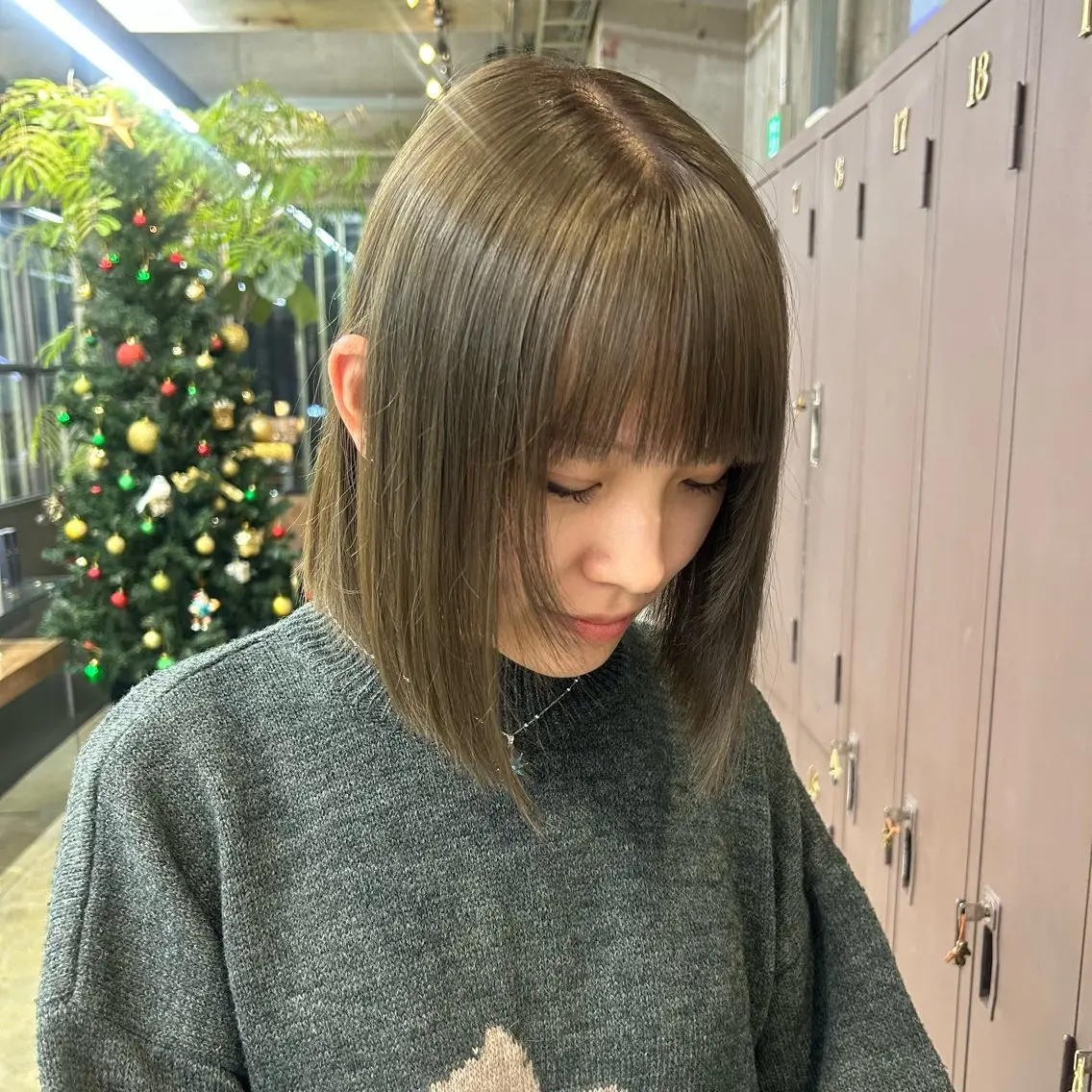 ミディアム カラー ベージュカラー ブリーチ ハイトーンカラー オリーブベージュ ヘアカラー 伊藤ほのか/パーマ /ダブルカラーのヘアスタイル