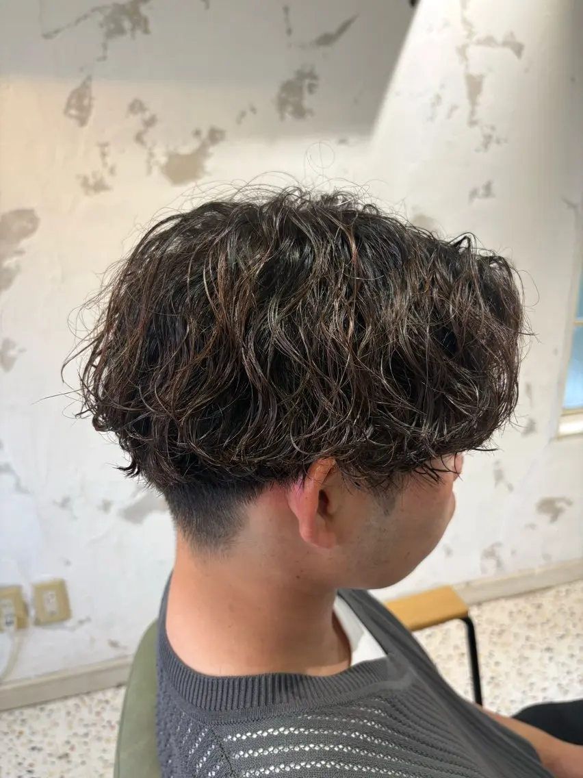 ショート パーマ メンズ メンズパーマ 波巻きパーマ カット パーマ 中澤 衿葉のヘアスタイル