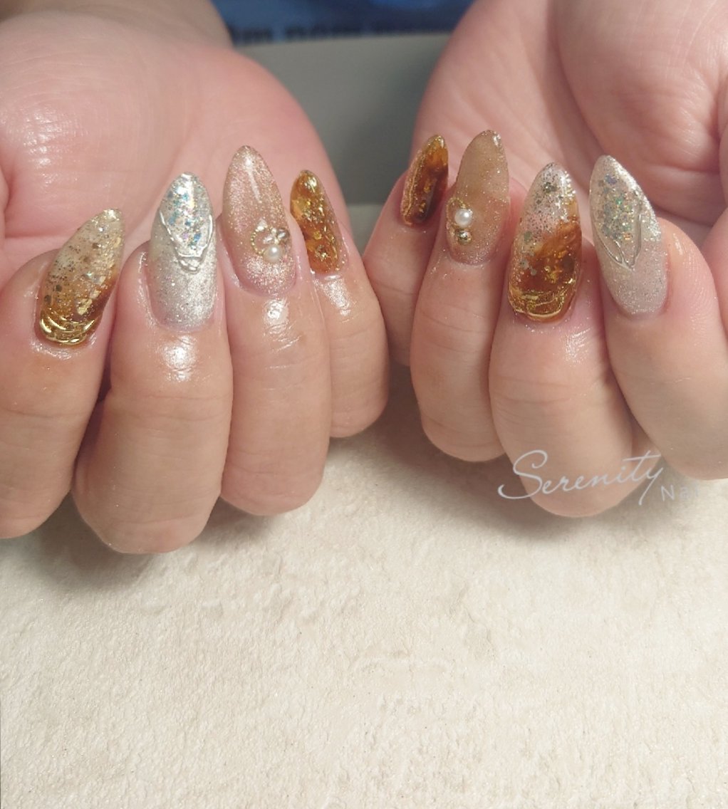 ネイル べっ甲ネイル ゴールド ラメ(グリッター) ミラーネイル 持ち込み ハンドネイル nail serenityのネイルデザイン