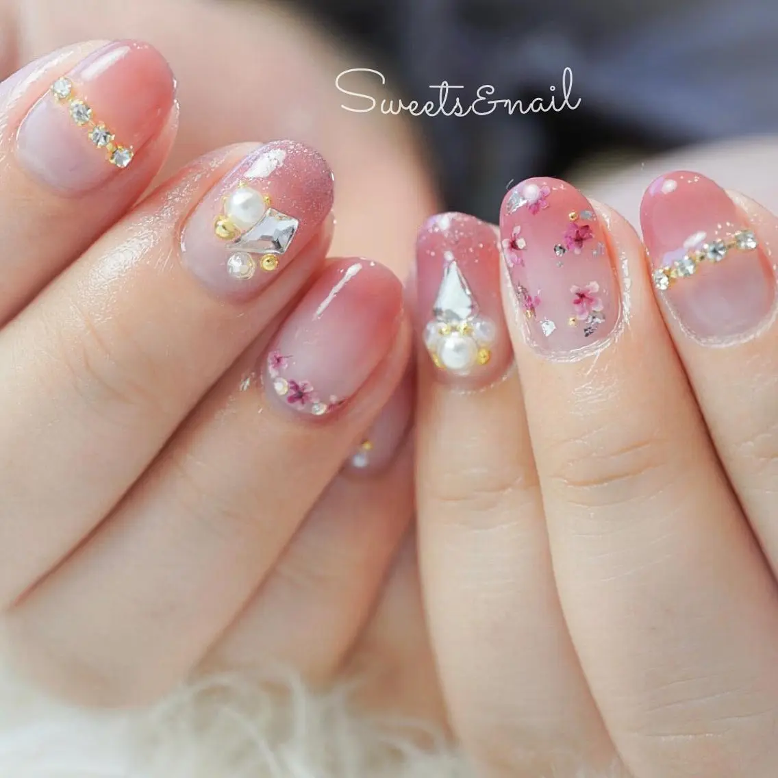 ネイル フラワーネイル ジェルネイル ガーリー キラキラネイル ピンク Sweets＆ nail みなこのネイルデザイン