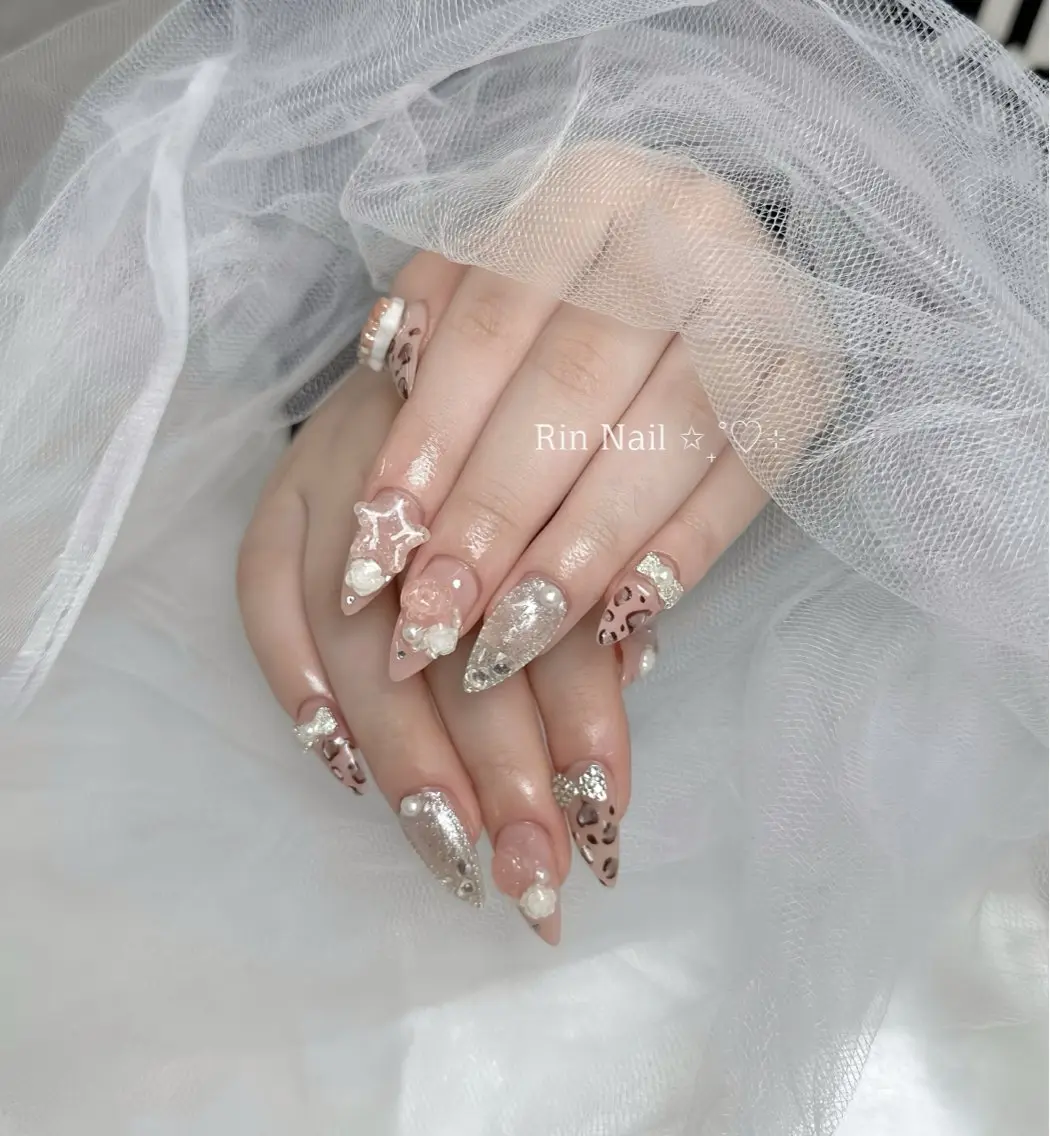ネイル アートネイル チークネイル ジェルネイル ロングネイル マグネットネイル ハンドネイル Rin Nail 新大久保店のネイルデザイン