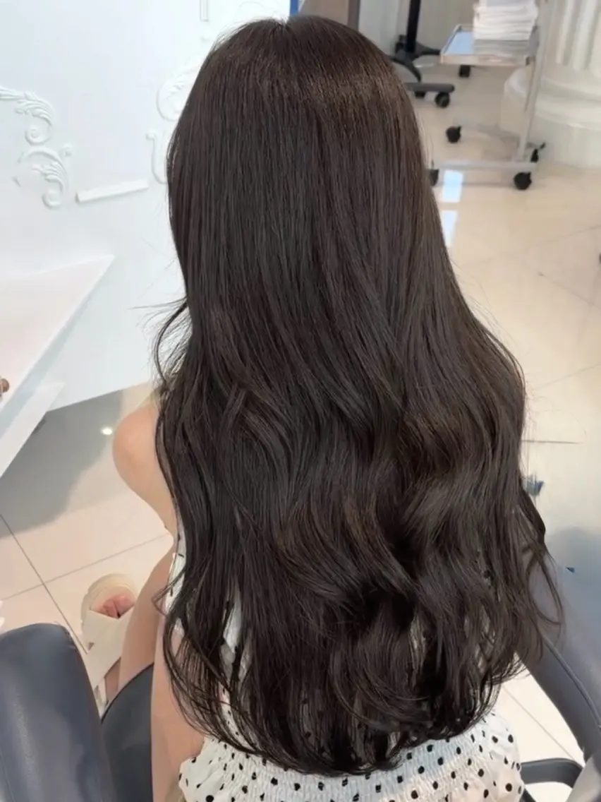 ロング カラー 佐々木 彩花のヘアスタイル