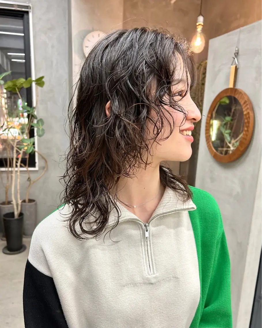 ミディアム パーマ ミディアムパーマ レイヤーカット ウルフカット ウルフレイヤー カット パーマ トリートメント tetohair 森田浩平のヘアスタイル