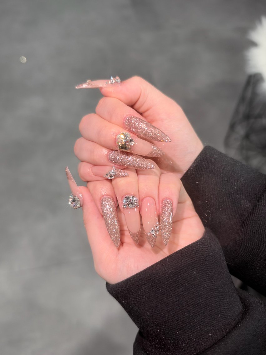 ネイル フラッシュネイル キラキラネイル ワンホンネイル ハンドネイル Cheri& Co.のネイルデザイン