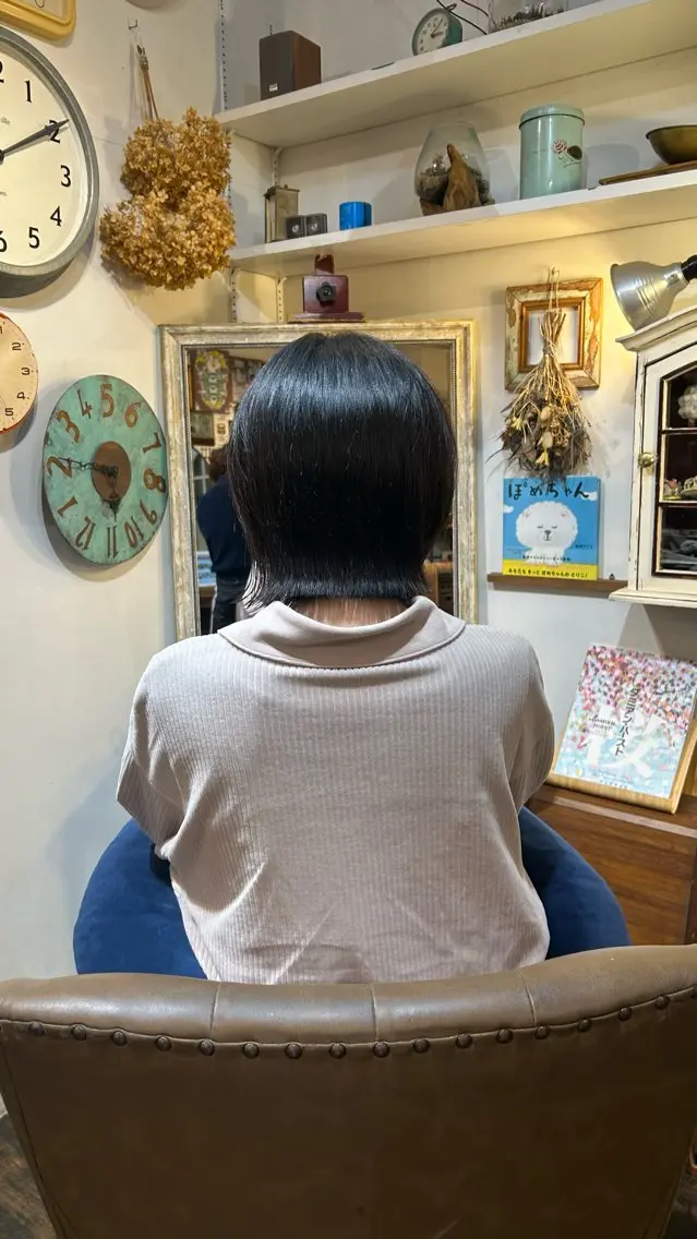 ショート ボブ 外ハネヘア カット BRITS 渡辺 菜々子のヘアスタイル