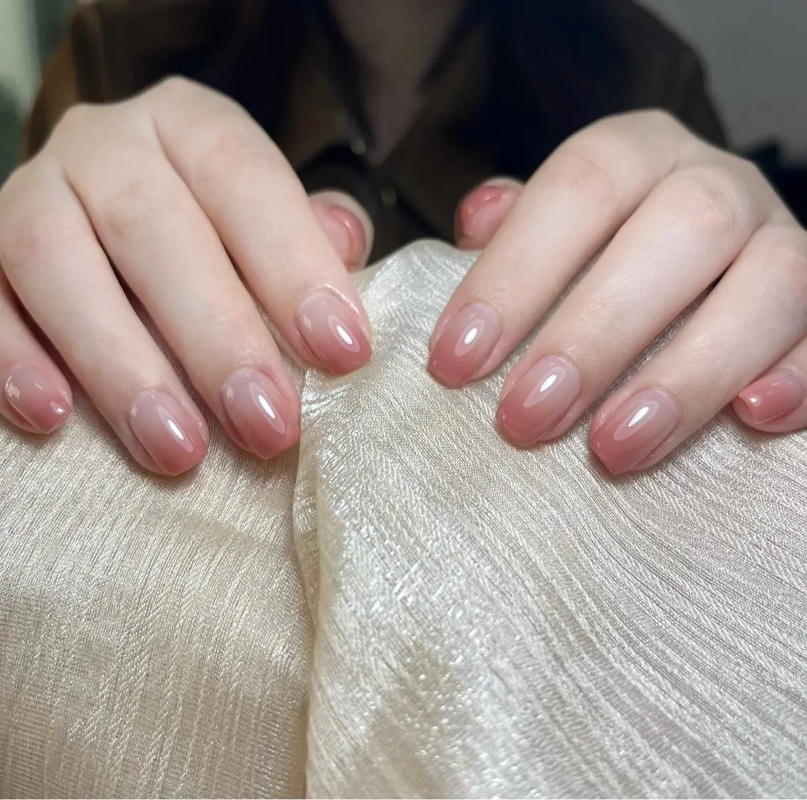 ネイル オーロラネイル 長さ出し フットネイル 韓国ネイル ラメ(グリッター) ハンドネイル 👍thumbs up nail👍のネイルデザイン