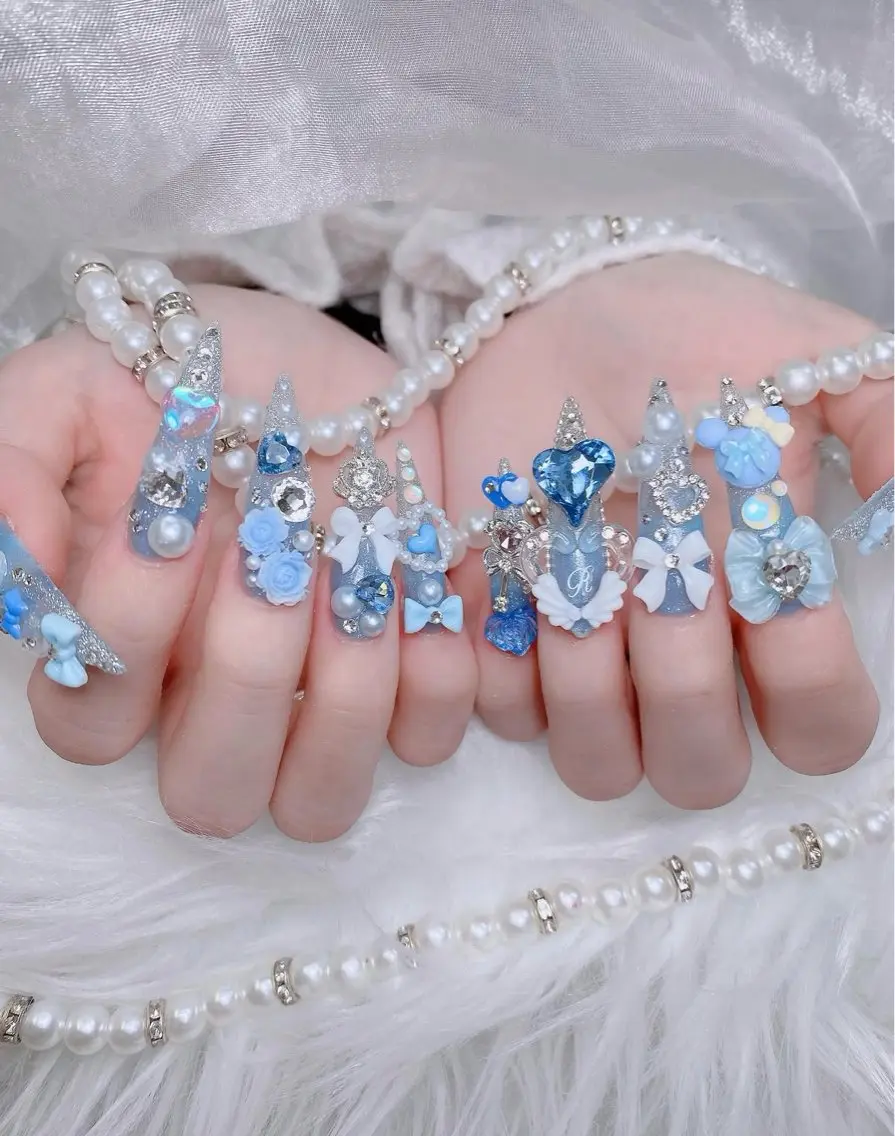 ネイル アートネイル オーロラネイル ボルドー チークネイル フレンチネイル ハンドネイル Sakura Nail Salonのネイルデザイン
