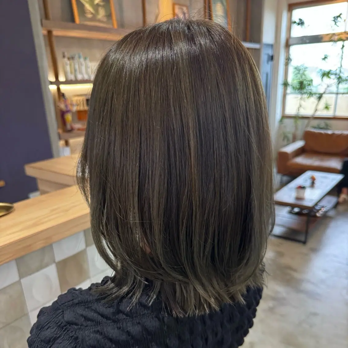 ショート カラー グレージュ MOMO anan AVEDAのヘアスタイル