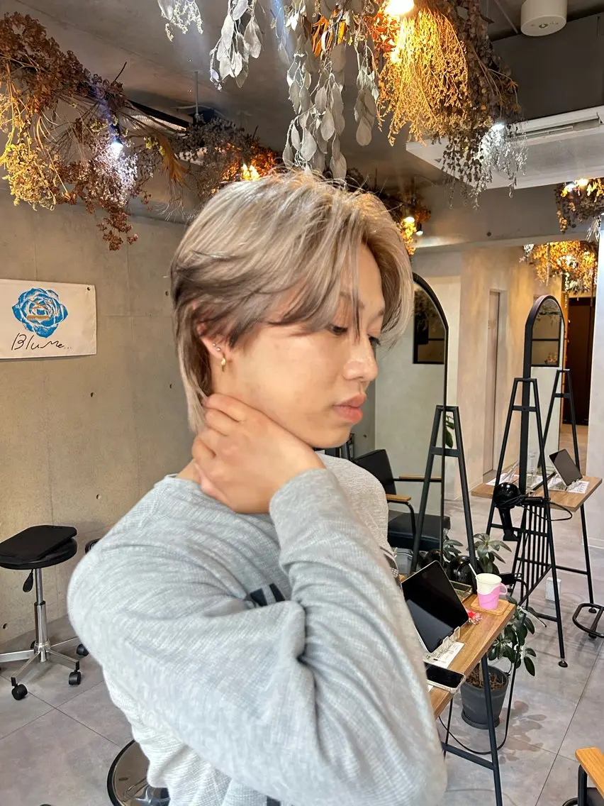カラー ベージュカラー 黒髪 ブリーチ ブルーカラー デザインカラー Blume... 01 Groupのヘアスタイル