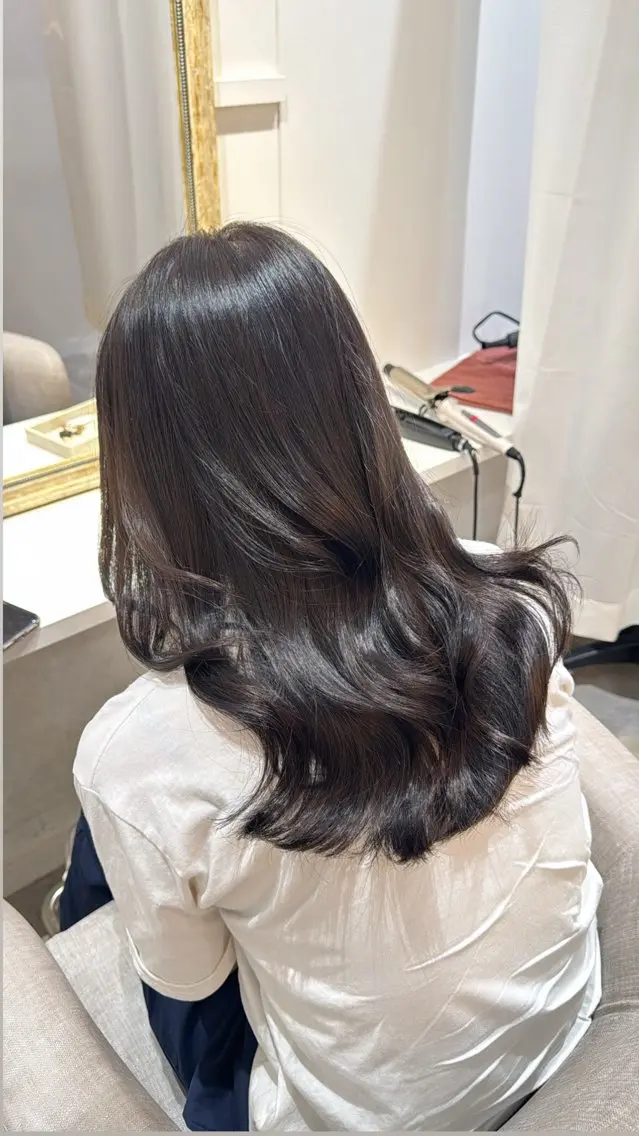 ロング カラー アッシュ アッシュブラウン ベージュカラー 黒髪 ブリーチ カット ヘアカラー トリートメント 赤み無し柔らかカラー 【梅田】madokaのヘアスタイル