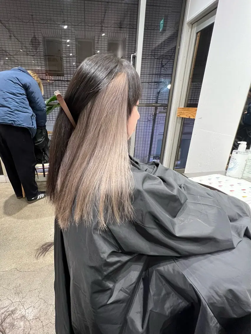 ロング カラー ブリーチ イヤリングカラー ハイトーンカラー インナーカラー シルバー ヘアカラー トリートメント ヘッドスパ ✨髪質改善矯正× ブリーチ✨YU-KIのヘアスタイル