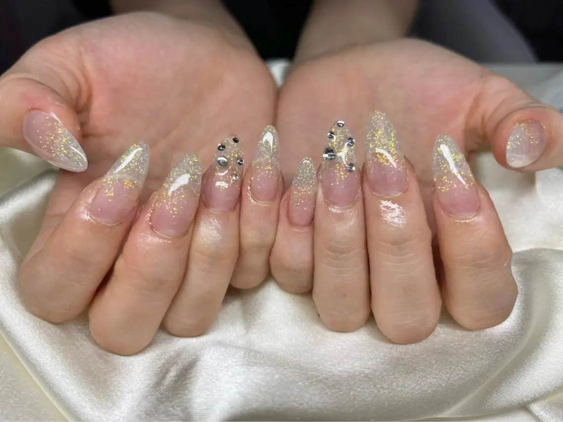 ネイル マツエク・マツパ アイブロウ 韓国風マツエク パリジェンヌラッシュリフト まつげパーマ ワンホンマツエク 長さ出し ハンドネイル Nail&eye Belire 新宿のネイルデザイン
