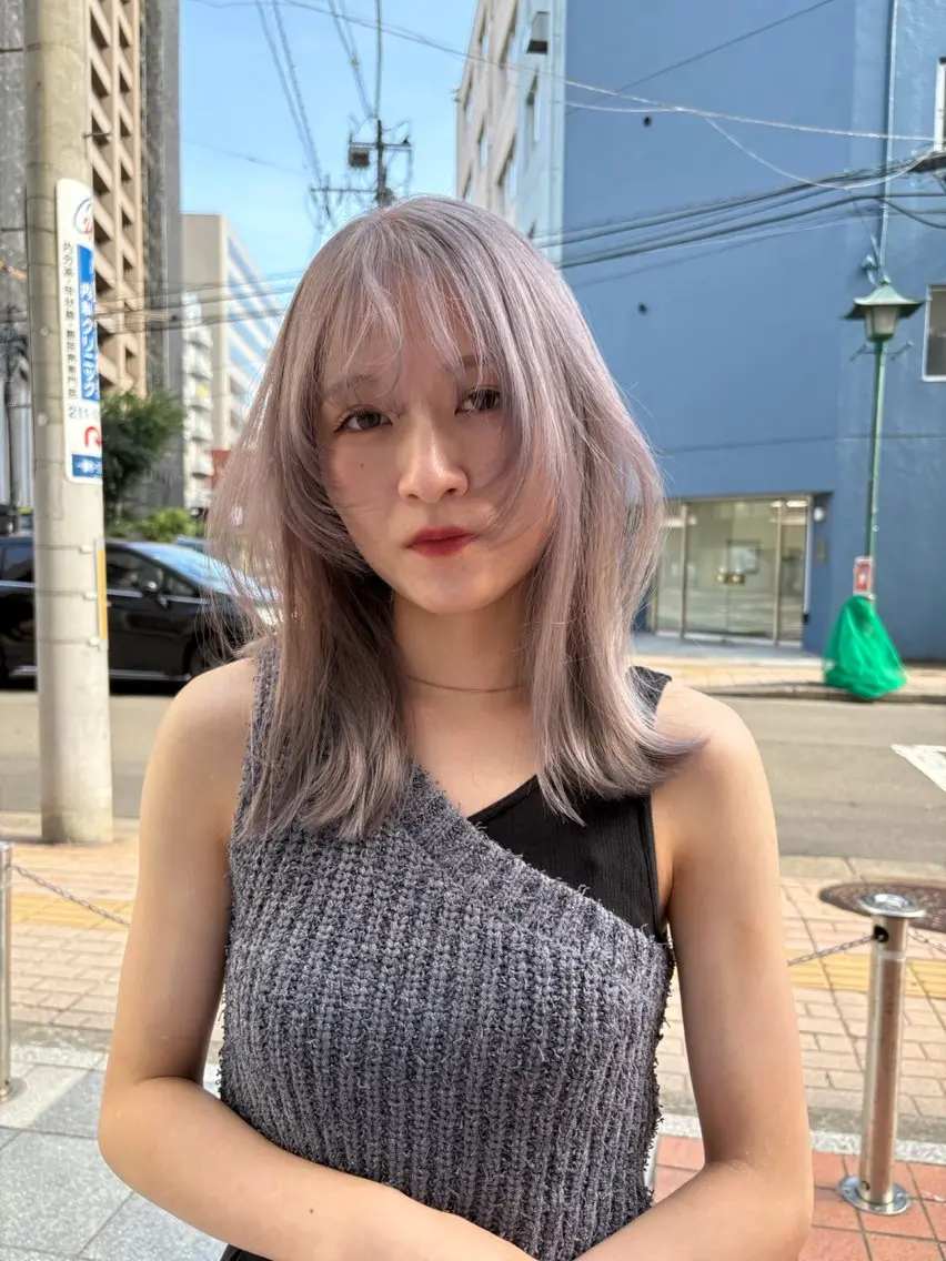 ミディアム レイヤーカット 外ハネヘア OTA  SENAのヘアスタイル