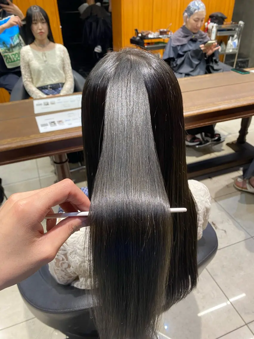 セミロング カラー グレージュ 髪質改善 トリートメント 透明感カラー🌿 グレージュ🐺陽介のヘアスタイル