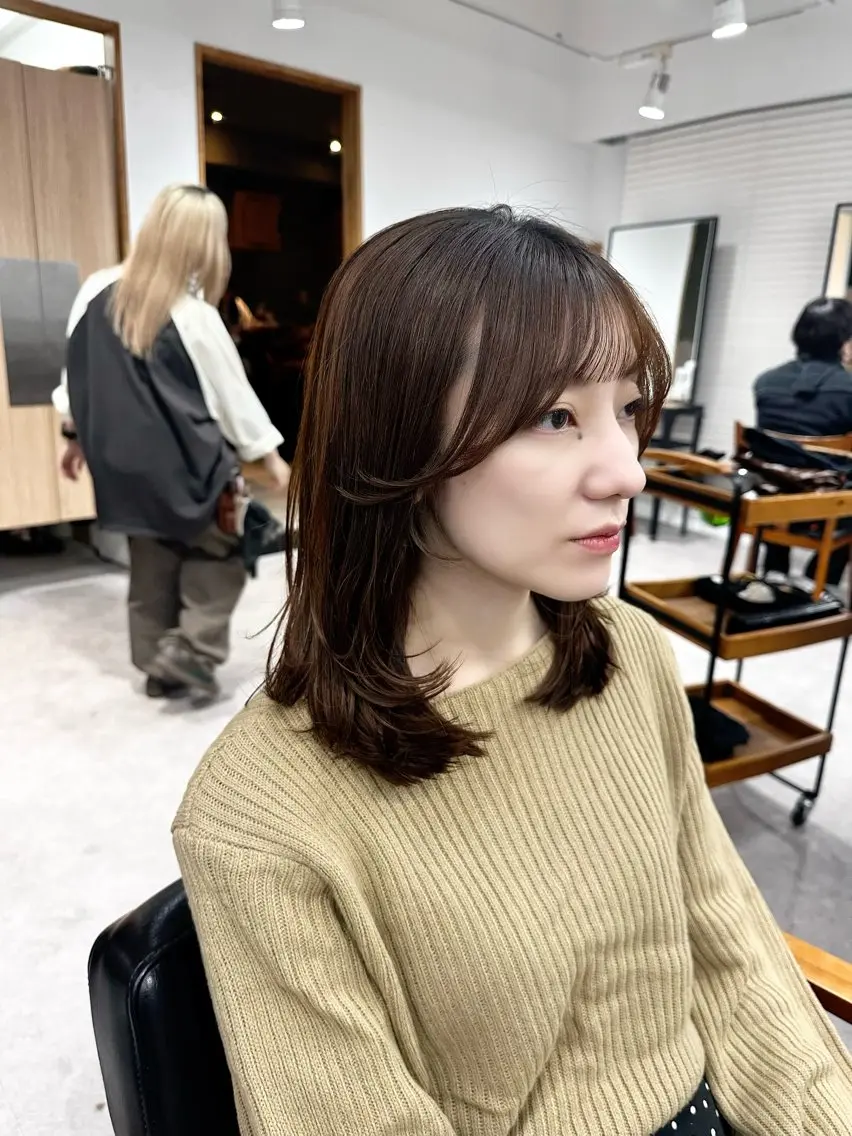 ミディアム カラー パーマ ヘアアレンジ メンズ キッズ カット 縮毛矯正 レイヤーカット/ 巻ける縮毛矯正のヘアスタイル