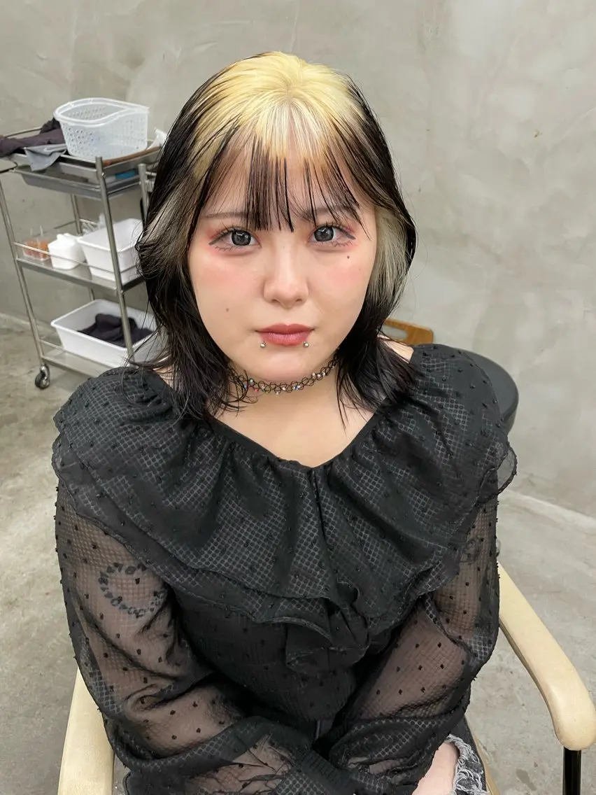 セミロング カラー セミロングパーマ ブリーチ ダブルカラー イヤリングカラー ハイライトカラー スパイラルパーマ 🌐hina⭐️のヘアスタイル