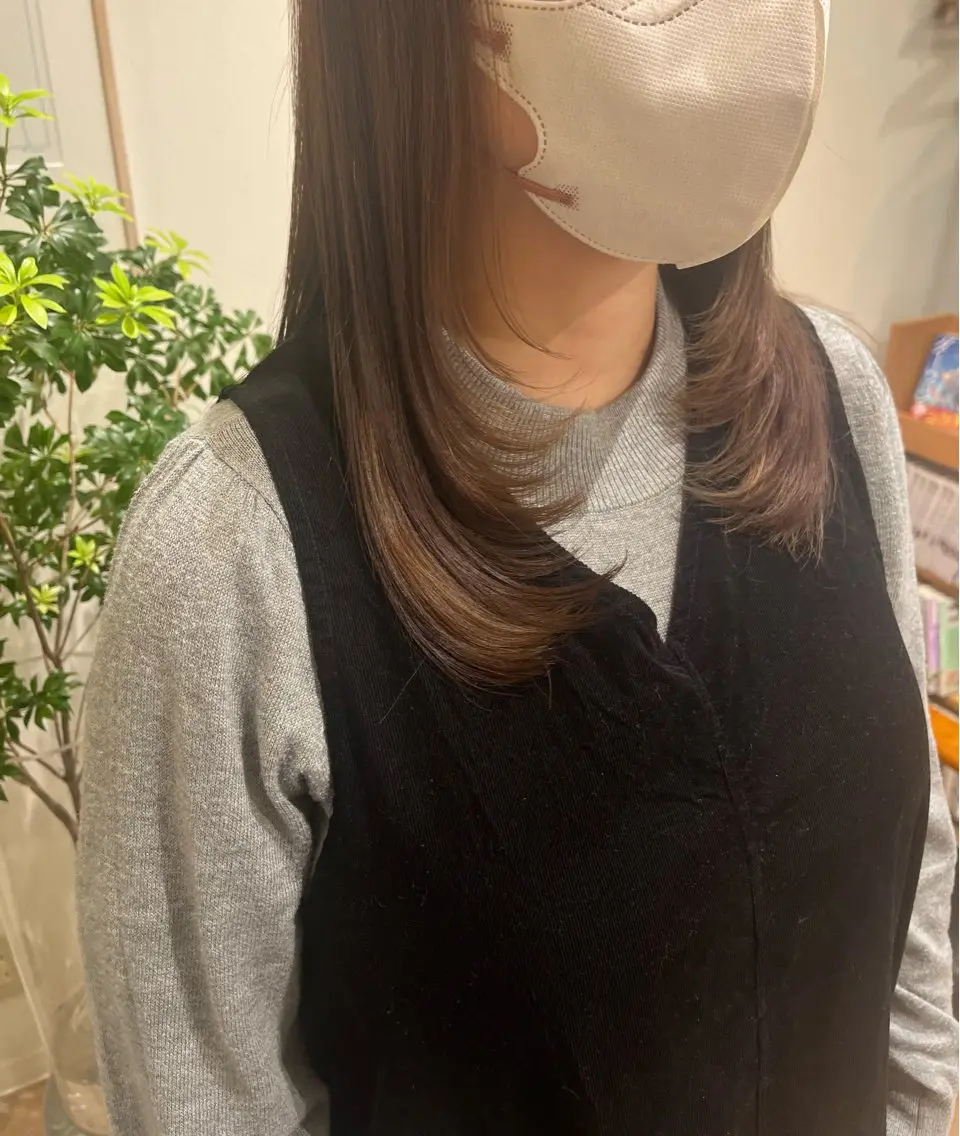セミロング レイヤーカット 伊藤 杏乃のヘアスタイル