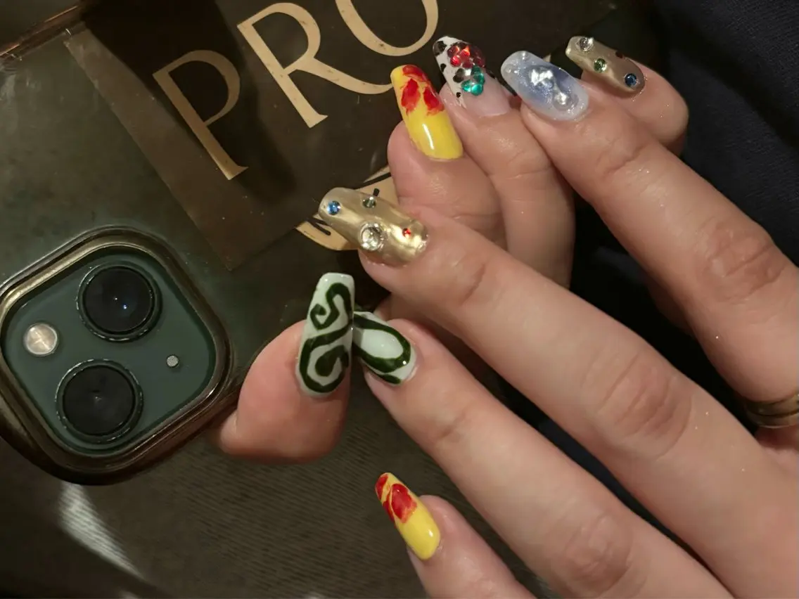 ネイル ハンドネイル 伊藤 梨恋のネイルデザイン