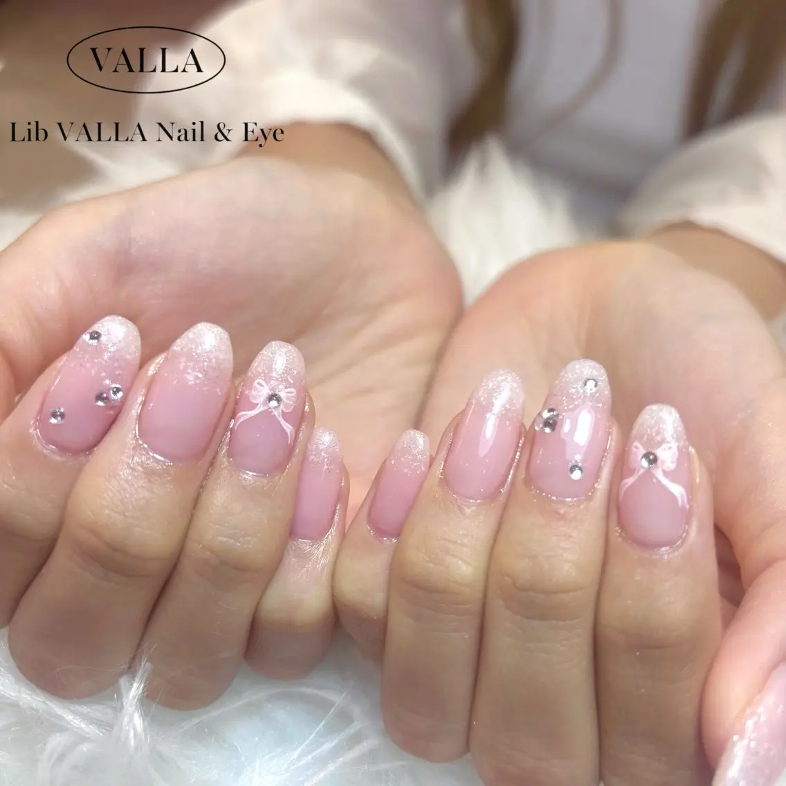 ネイル グラデーション リボン LIB VALLA Yuri🍭🖤のネイルデザイン