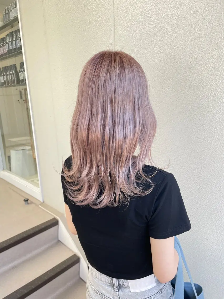 ロング カラー ヘアアレンジ ベージュカラー ミルクティーベージュ ヘアカラー トリートメント ヘッドスパ ヘアセット 艶カラー✨縮毛矯正✨ 翁長孝輔のヘアスタイル