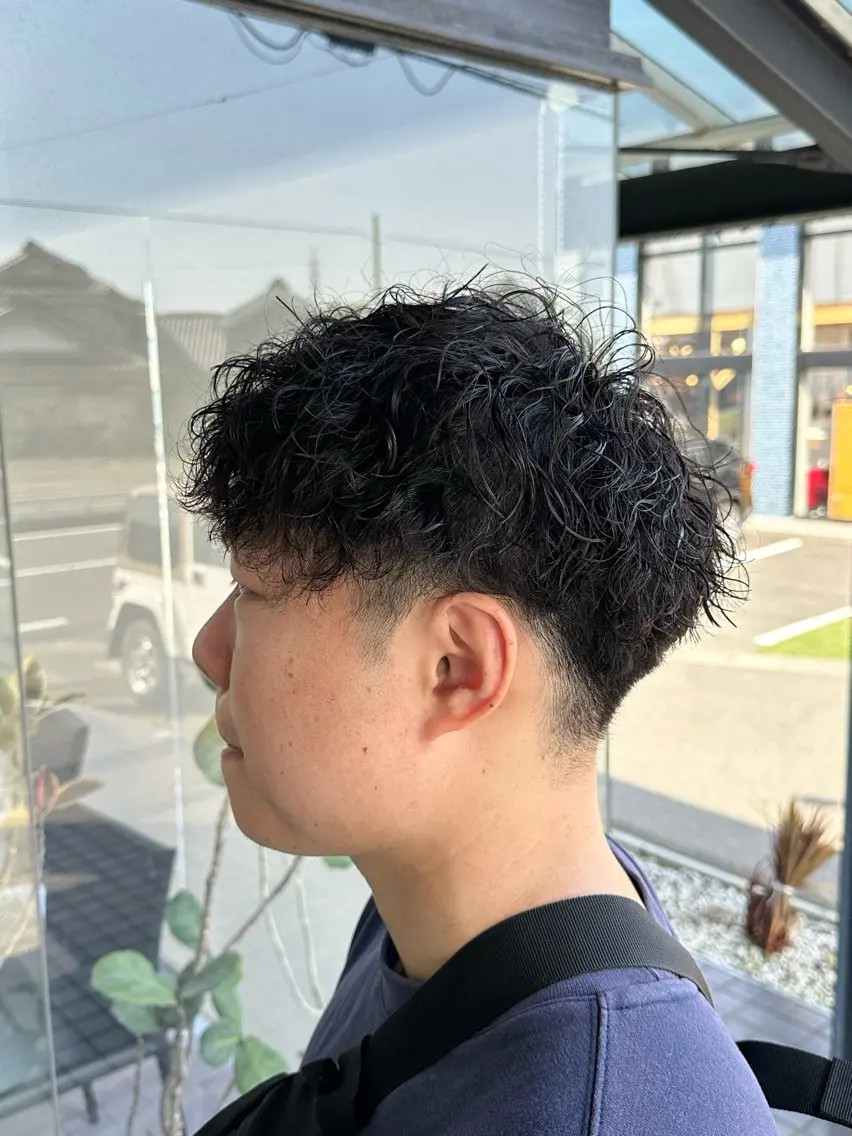 パーマ メンズ 波巻きパーマ arika オケシ　リョウダイのヘアスタイル