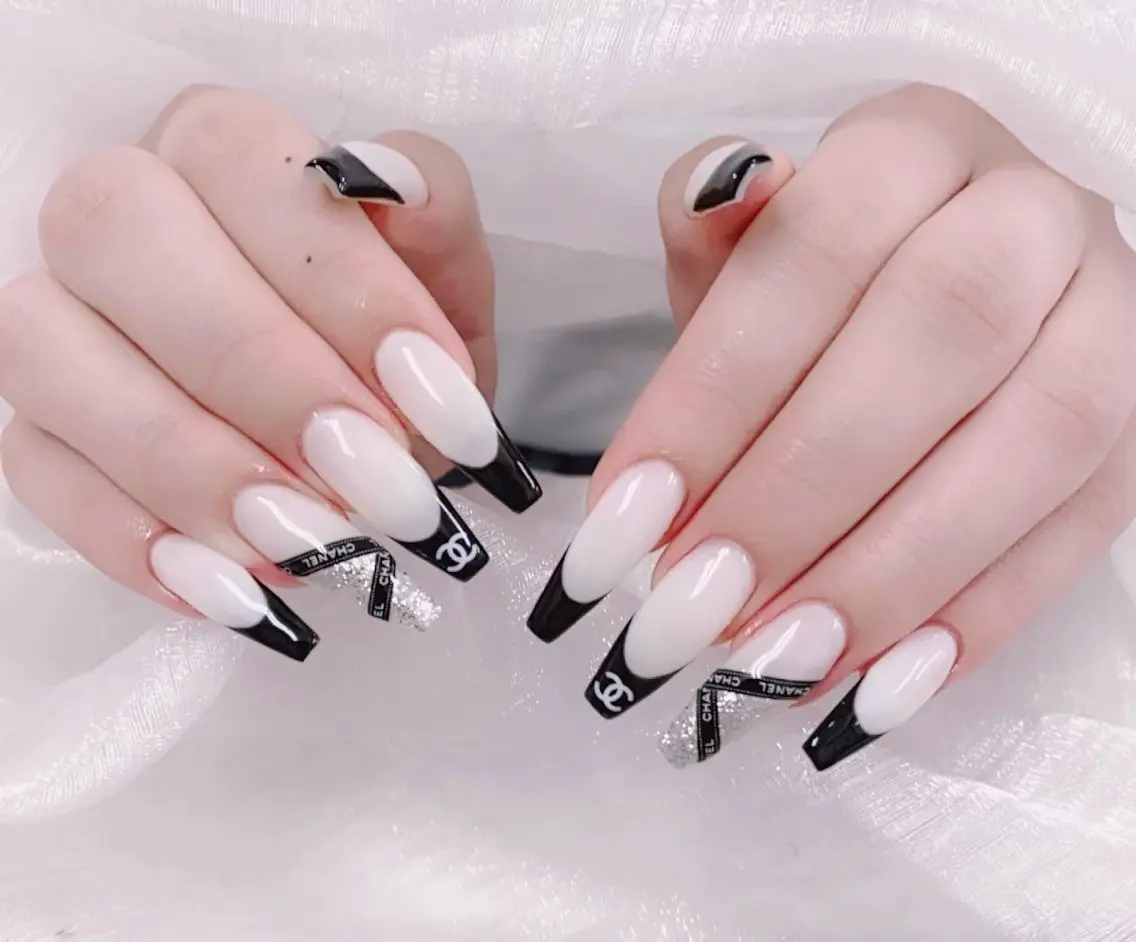 ネイル アートネイル オーロラネイル ボルドー チークネイル フレンチネイル ハンドネイル Sakura Nail Salonのネイルデザイン