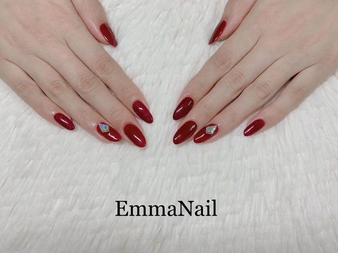 ネイル ボルドー ジェルネイル キラキラネイル ハンドネイル salon EM&A emiのネイルデザイン