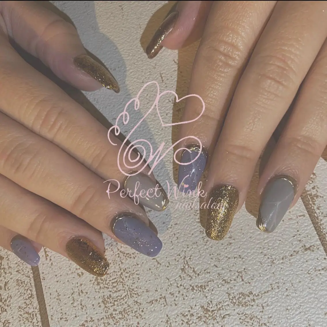 ネイル アイブロウ ゴールド 大理石ネイル(マーブル) ミラーネイル 💅Perfect Wink RUI🌈のネイルデザイン