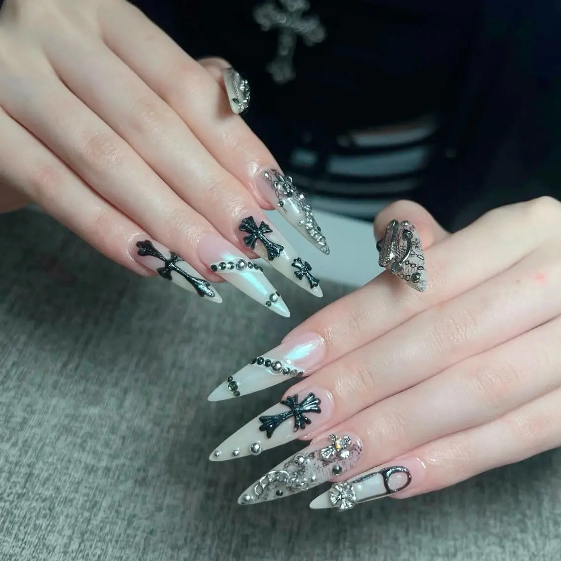 ネイル オーロラネイル クリアネイル 成人式 フラッシュネイル ジェルネイル ハンドネイル Amee Nail Salonのネイルデザイン