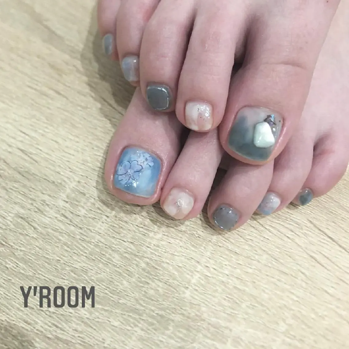ネイル フットネイル ジェルネイル マットネイル ニュアンスネイル ワンカラーネイル YUKA （ネイリスト）のネイルデザイン