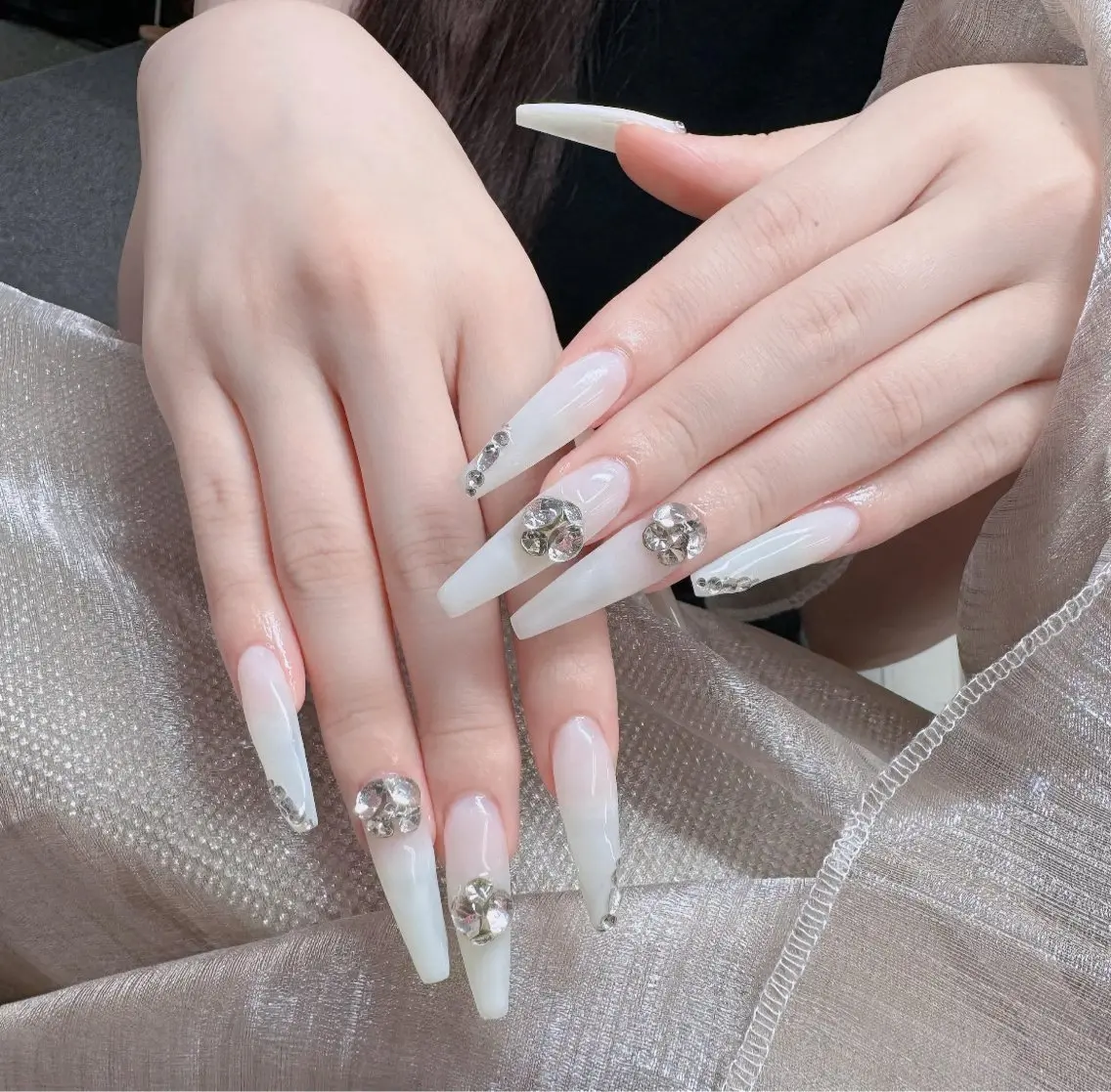 ネイル フレンチネイル ジェルネイル ガラスフレンチ ハロウィン ハート ハンドネイル H.baby Nail Salonのネイルデザイン