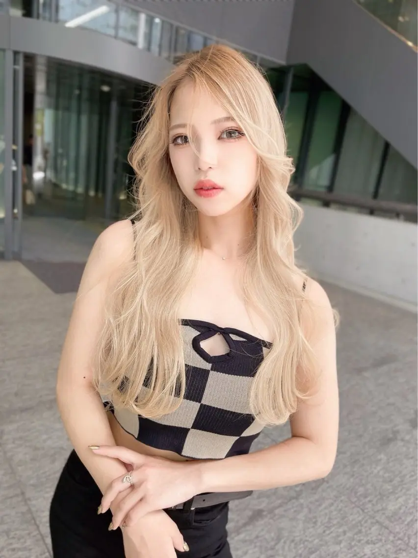ロング カラー ベージュカラー 黒髪 ブリーチ ブルーカラー ブルーブラック カット ヘアカラー トリートメント 木屋元一/透明感 /前髪/レイヤーのヘアスタイル