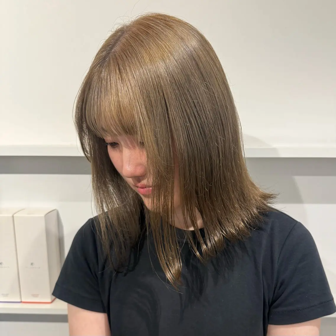 ミディアム カラー ブリーチ グレージュ ヘアカラー カットモデル yumekaのヘアスタイル