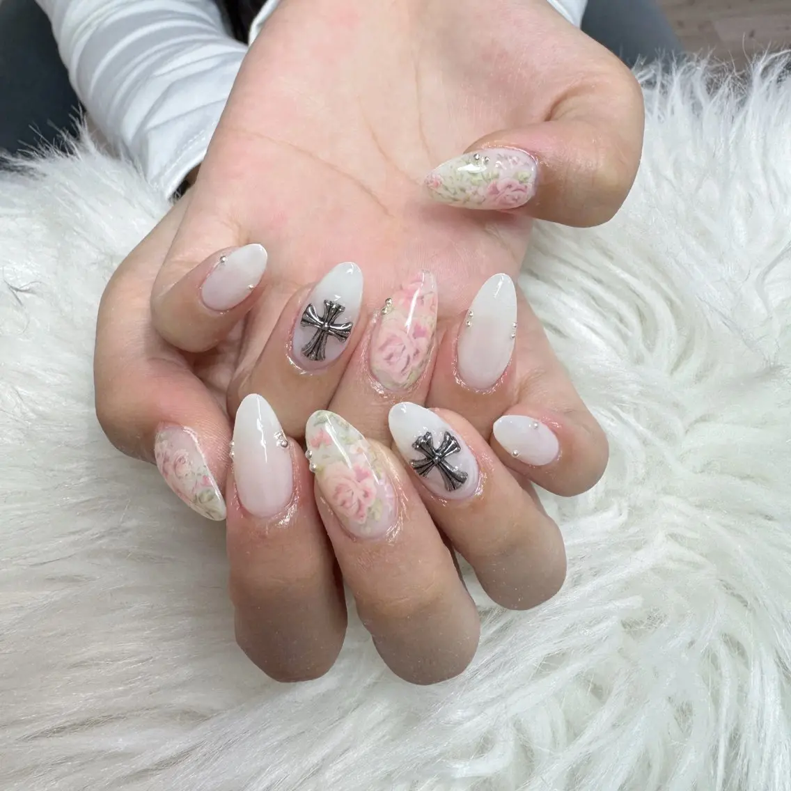 ネイル ハンドネイル 🎀nana🫧 ワンホンネイル🎀のネイルデザイン